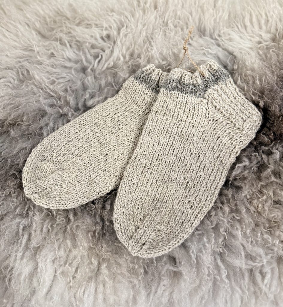 Käsinkehrätystä langasta kudotut villasukat, koko 39-40